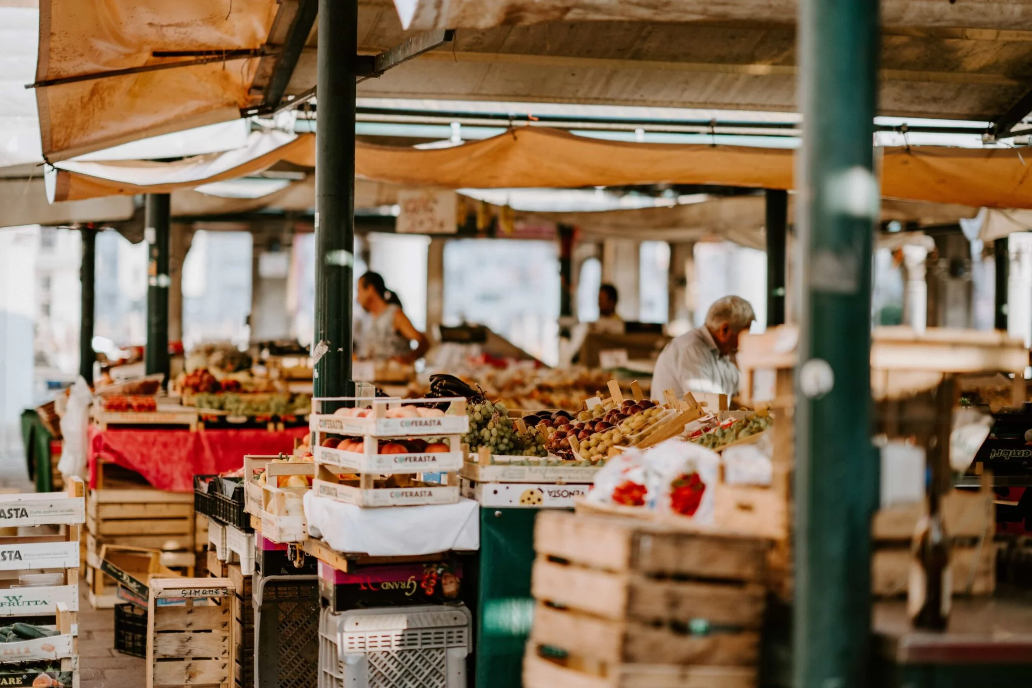 Les marchés de Concarneau 🌾 : Une expérience locale authentique à ne pas manquer