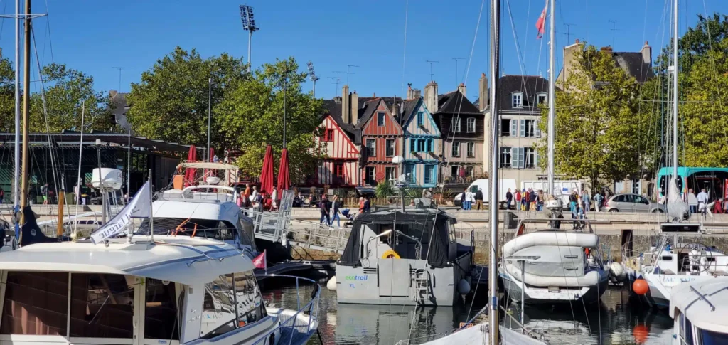 Parkings-gratuits-a-Concarneau-le-guide-2025-pour-se-garer-sans-stress.