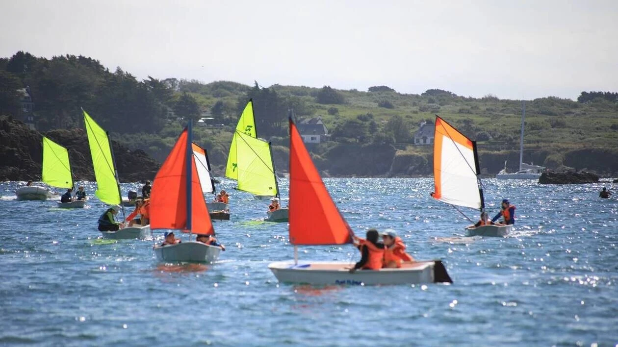 Plages et activités nautiques à Port Manech : guide complet pour profiter de la mer en Bretagne