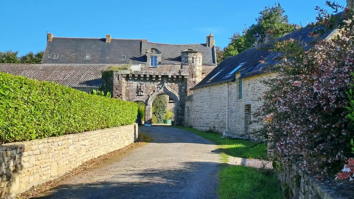 Saint Yvi : Guide complet pour visiter et se déplacer dans la commune